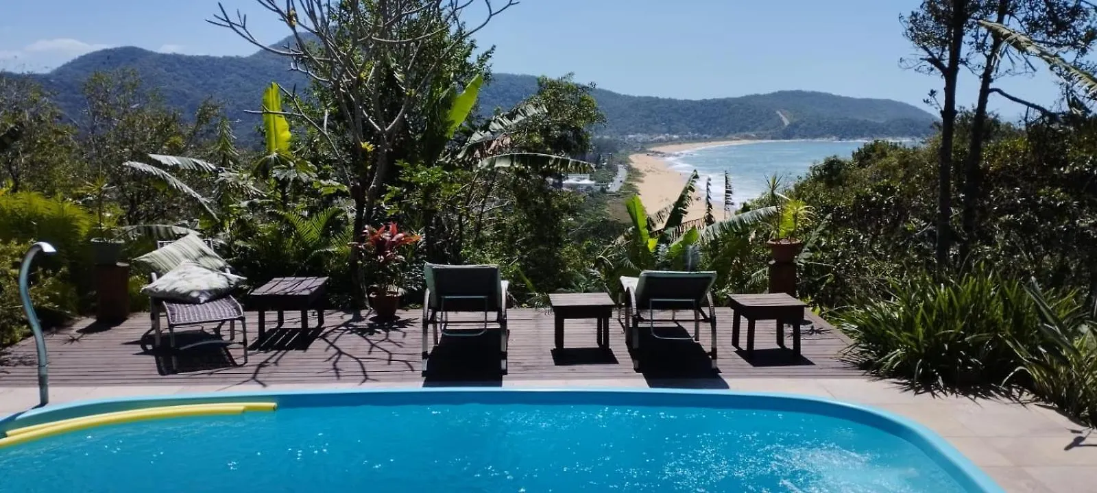 Apto Terreo Com Jardim - Praia Do Estaleiro- Balneario Camboriu