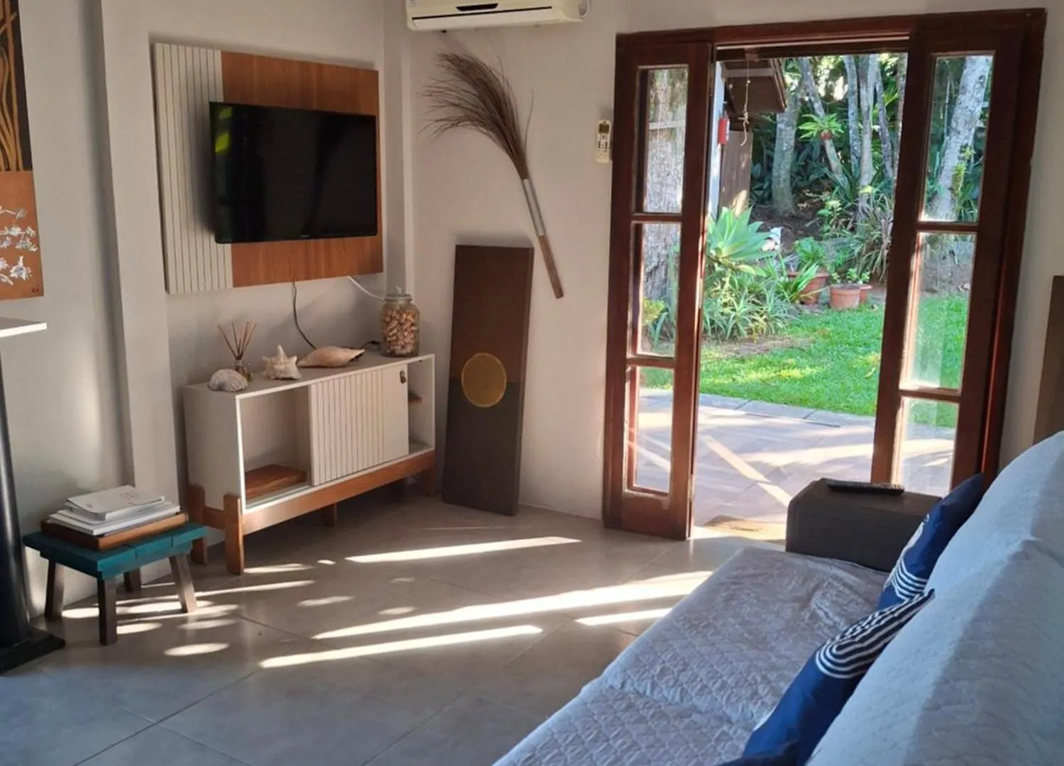 Apto Terreo Com Jardim - Praia Do Estaleiro- Balneario Camboriu