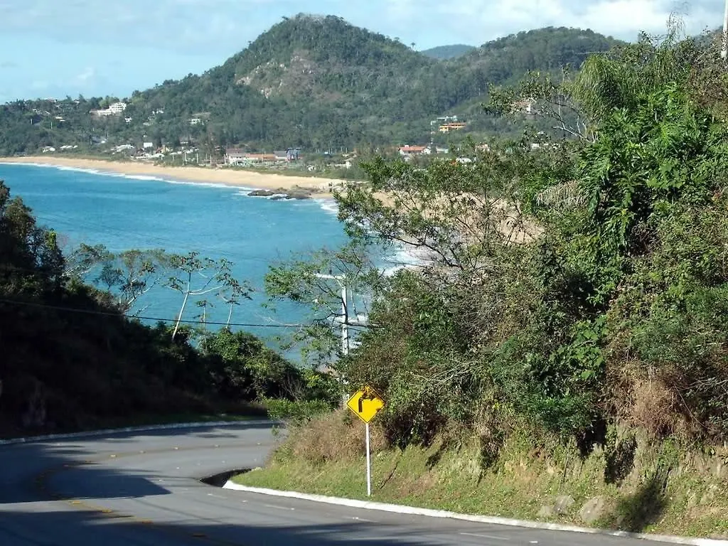 Apto Terreo Com Jardim - Praia Do Estaleiro- Balneario Camboriu Brazil